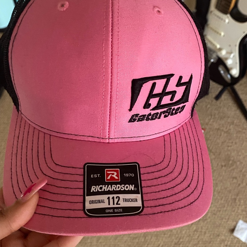 Its apink cute original 112 trucker hat Richardson gator step hat very cute 🥰